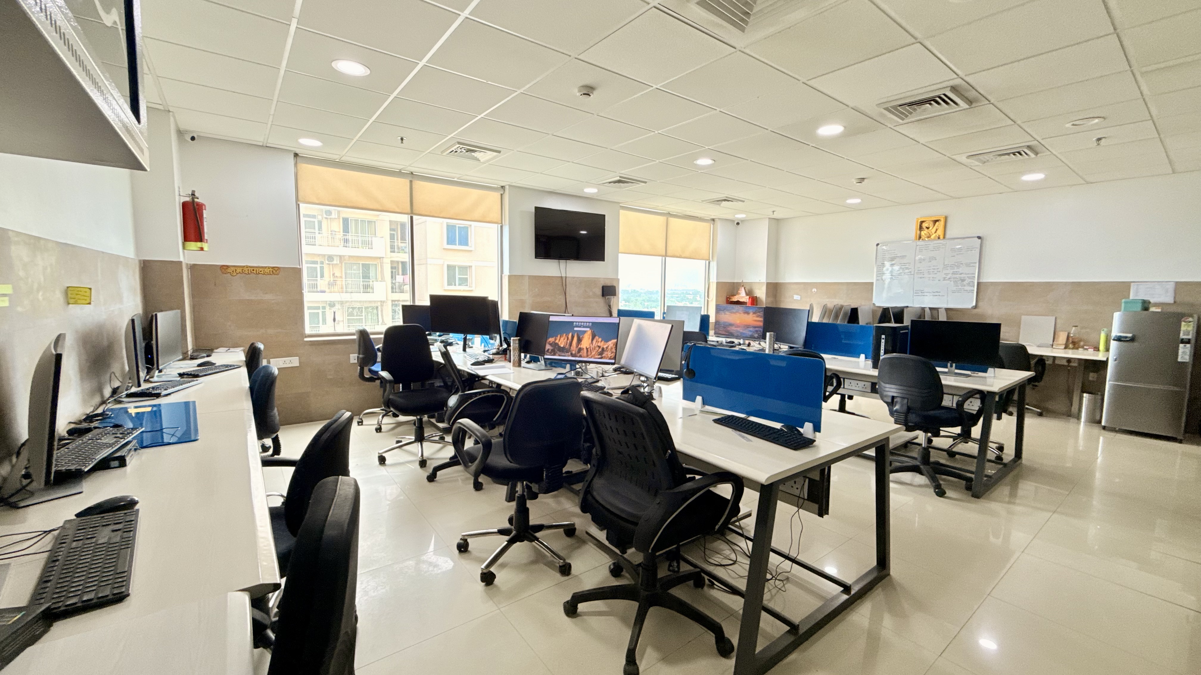 1185 SFT Fully Furnished Office for sale.